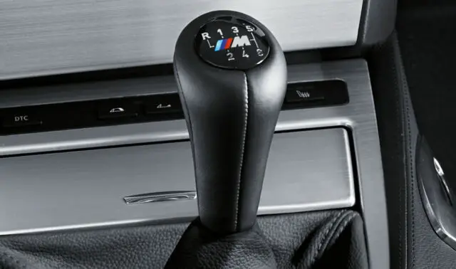 Pommeau de levier de vitesses M 6 VITESSES gainé cuir BMW Série 3 E46 (sauf M3) Prix Bas