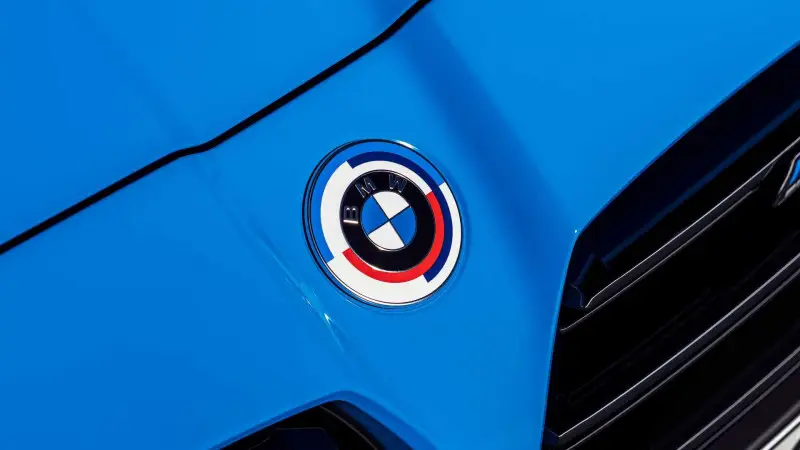 Vente Flash BMW emblème CAPOT 50 ans M (Ø 82mm / M) pour BMW Série 6 Gran Turismo G32